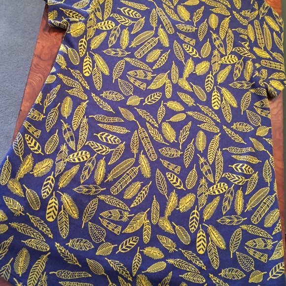 SOLD - LulaRoe Classic Tee size small - Picture 2 of 6